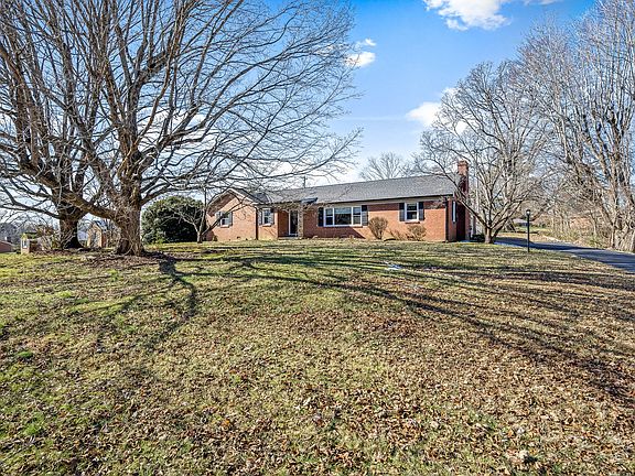 4th image of 404 Sherwood Dr