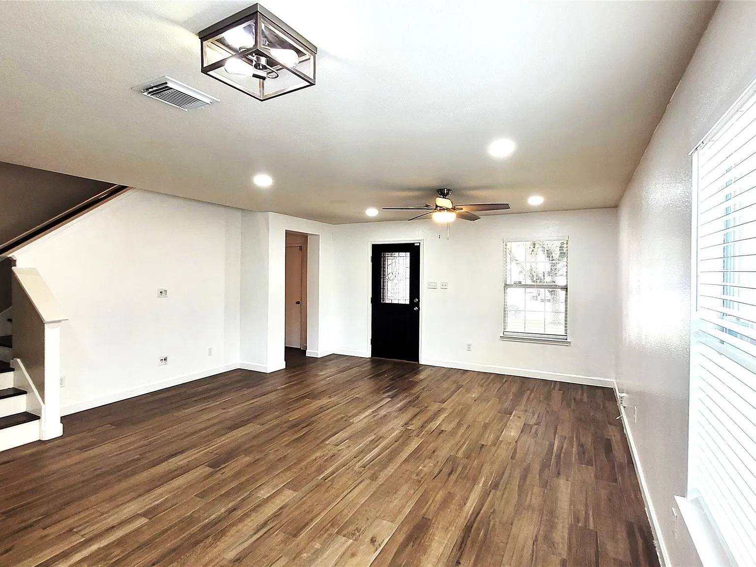 4 bed, 2.5 bath, 2610 sqft, $2,600 — Photo 3