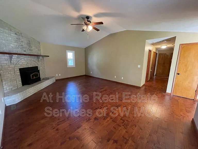 201 W Sally Ln — Photo 6
