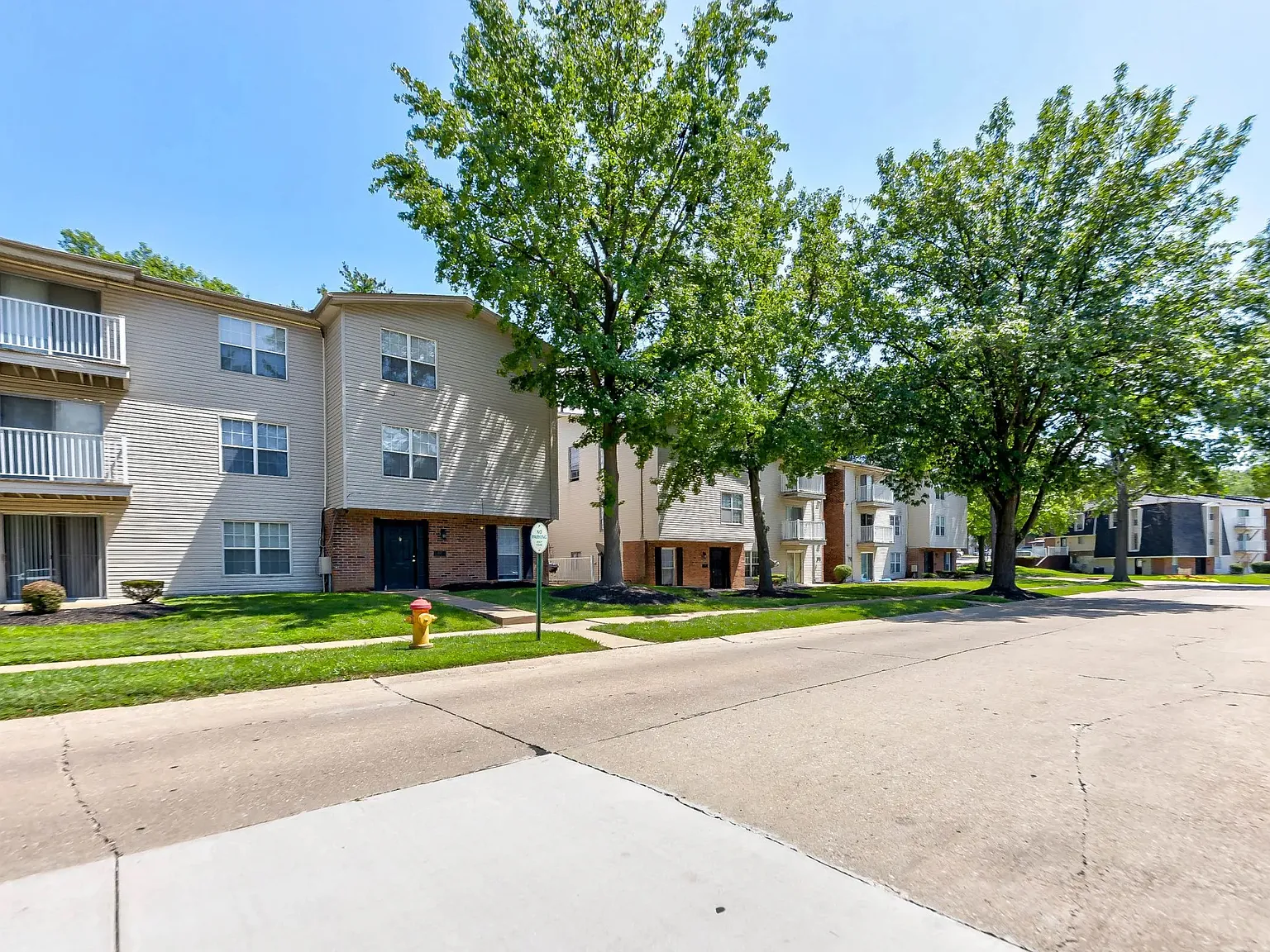 Whispering Lake Apartments — Photo 1