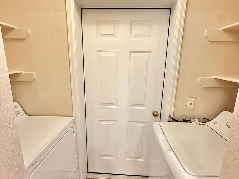 4545 Wheaton Dr #E180 — Photo 9
