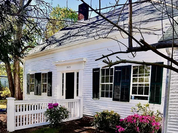 1015 Hortonville Rd, Swansea, MA 02777