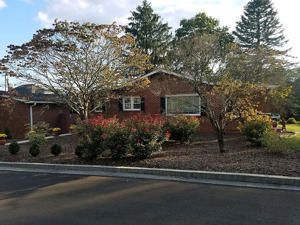 1st image of 810 E 8th Ave