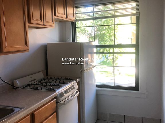 5th image of 2625 W Gunnison St #W1