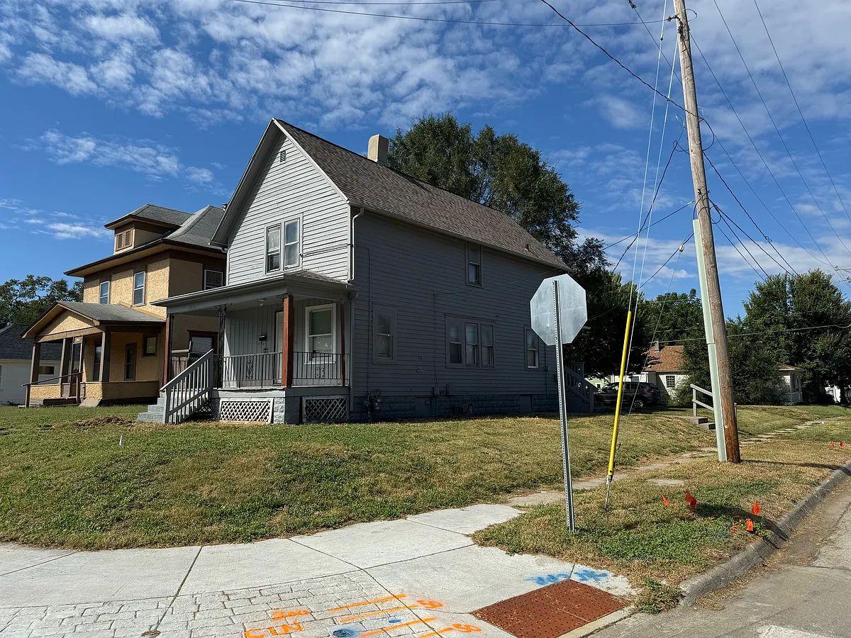 Building Photo - 2802 Laurel Ave