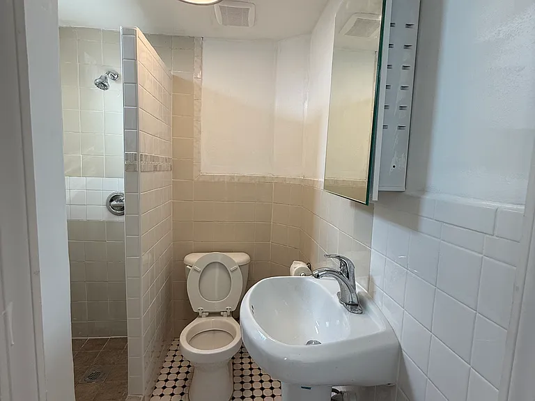 171 Cambridge Ave #3R — Photo 4
