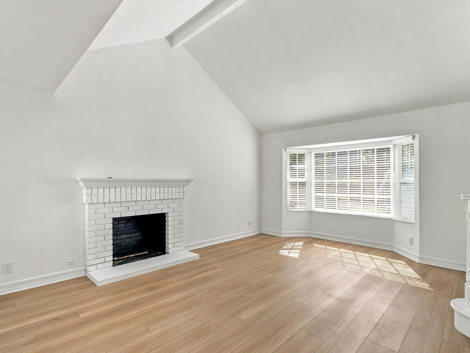 3 bed, 2.5 bath, 1881 sqft, $8,500 — Photo 4