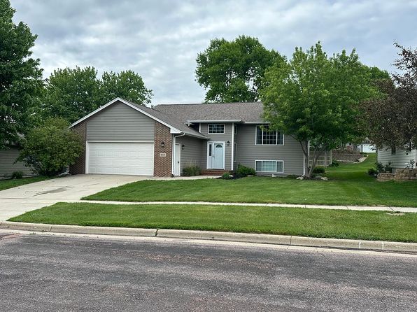 608 Fairway Dr