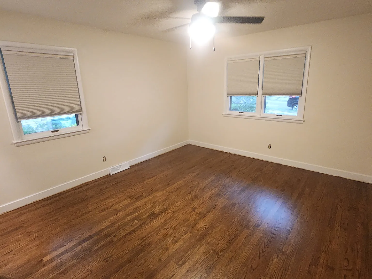 3 bed, 1285 sqft, $2,400 — Photo 2
