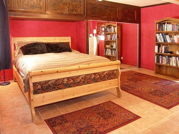 Master Bedroom - downstairs