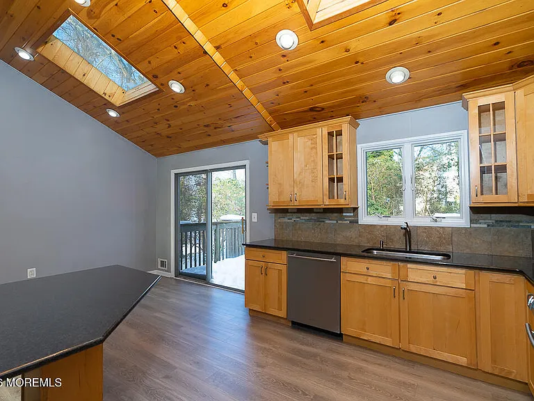 315 Beverly Way — Photo 6