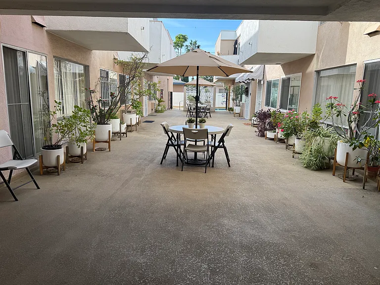 7530 Lexington Ave #15 — Photo 14