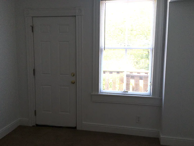 821 Bowe St #B — Photo 5