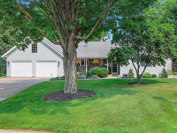 2nd image of 320 Hackberry Cir