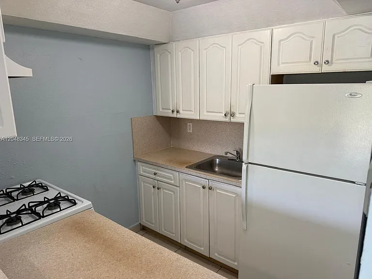 1350 W 53rd St #29 — Photo 3