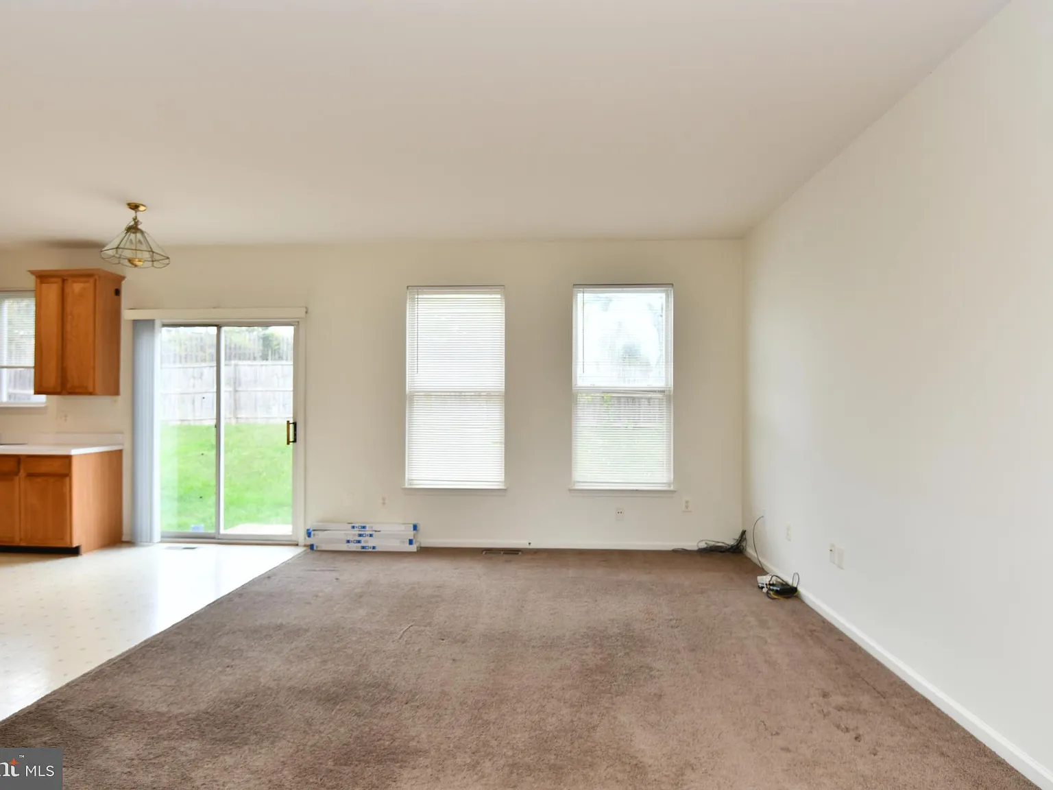 3 bed, 2.5 bath, 1600 sqft, $3,300 — Photo 4
