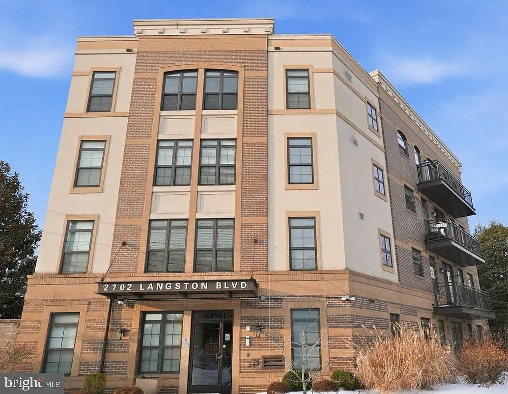 2702 Langston Blvd — Photo 1