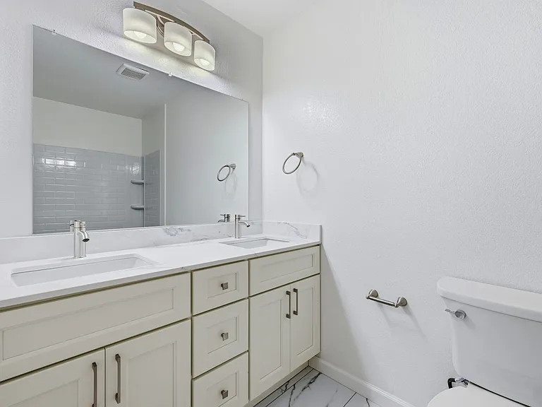 721 Center Ave — Photo 13
