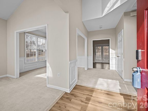 3rd image of 3203 Arklow Rd