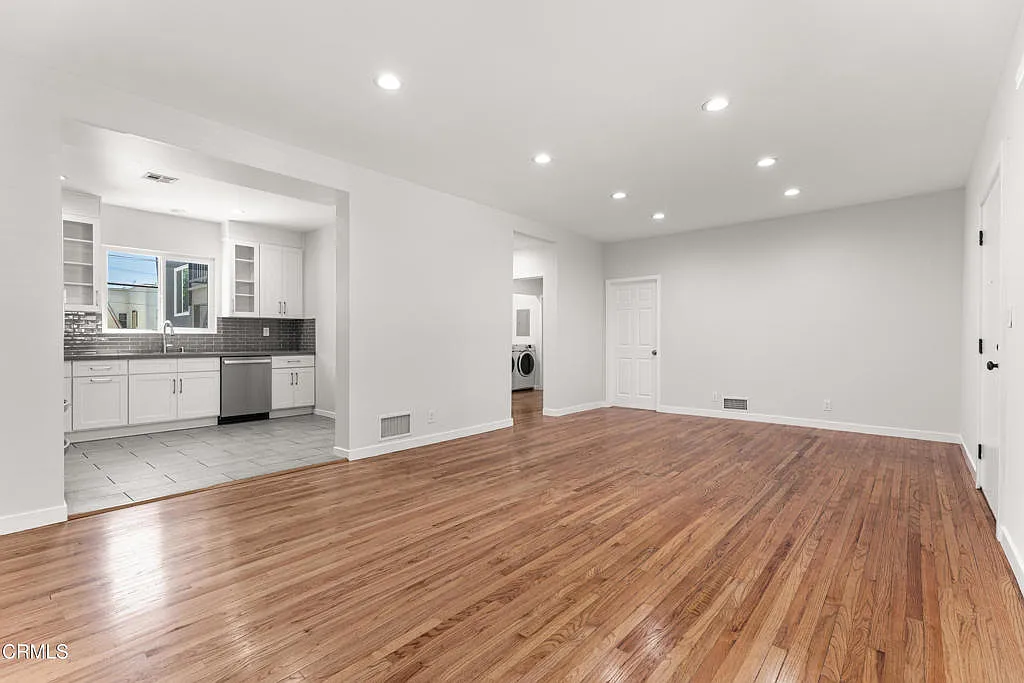 4 bed, 3.0 bath, 2400 sqft, $6,495 — Photo 2
