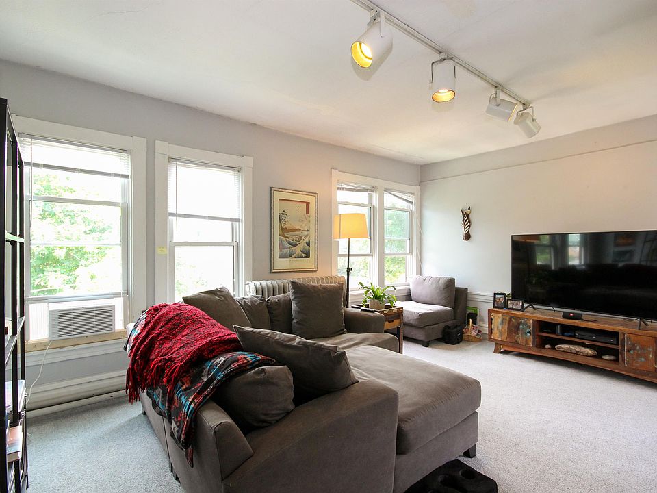 1st image of 2713 Fremont Ave S #4