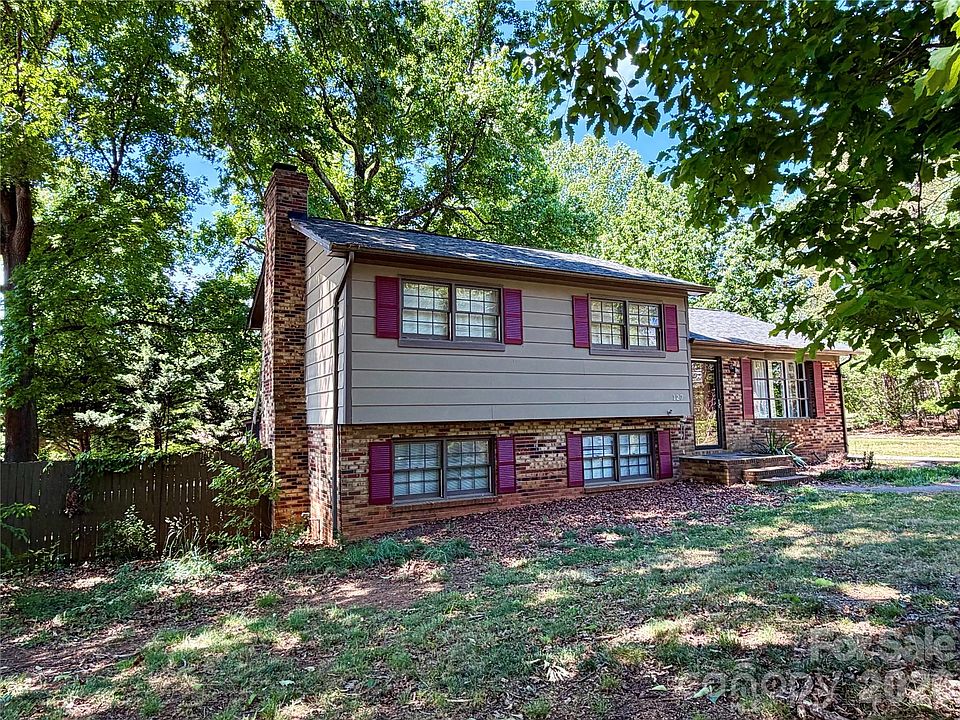 1st image of 127 Sequoia Dr