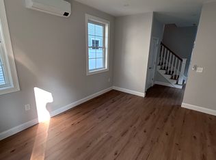 18 Auburn St, Dover, NH 03820