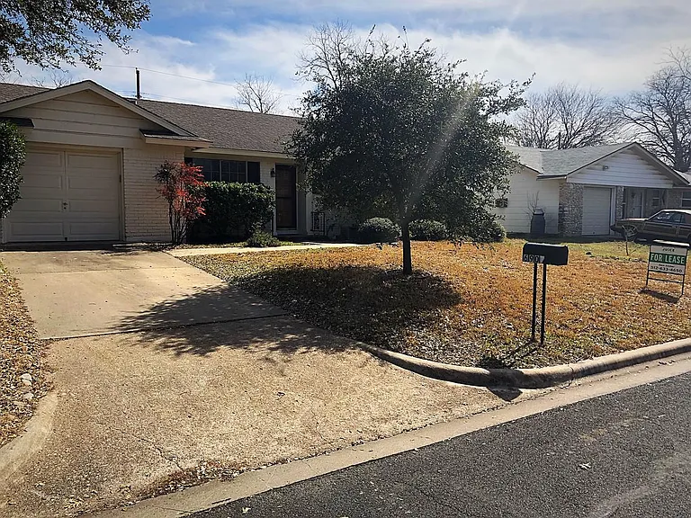 6907 Isabelle Dr — Photo 2