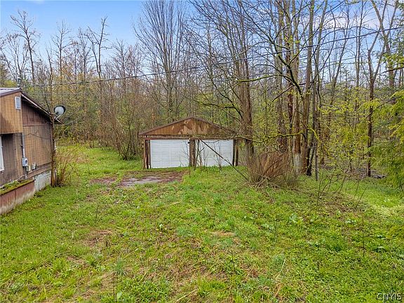 4th image of 393 Rowlee Rd