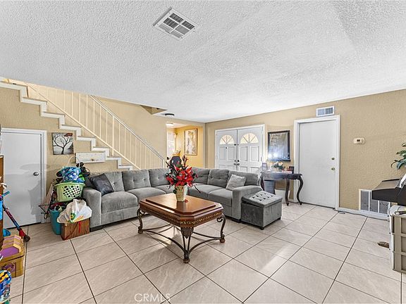 4th image of 698 W Phillips Blvd