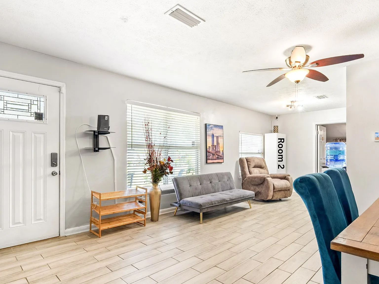 4 bed, 2.0 bath, 1420 sqft, $819 — Photo 4