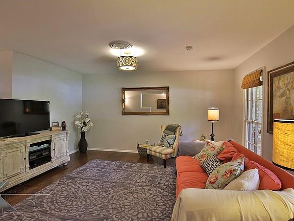 2nd image of 2034 S Elmwood Dr