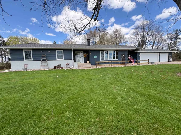 W8166 Belle Plaine Ave, Shawano, WI 54166