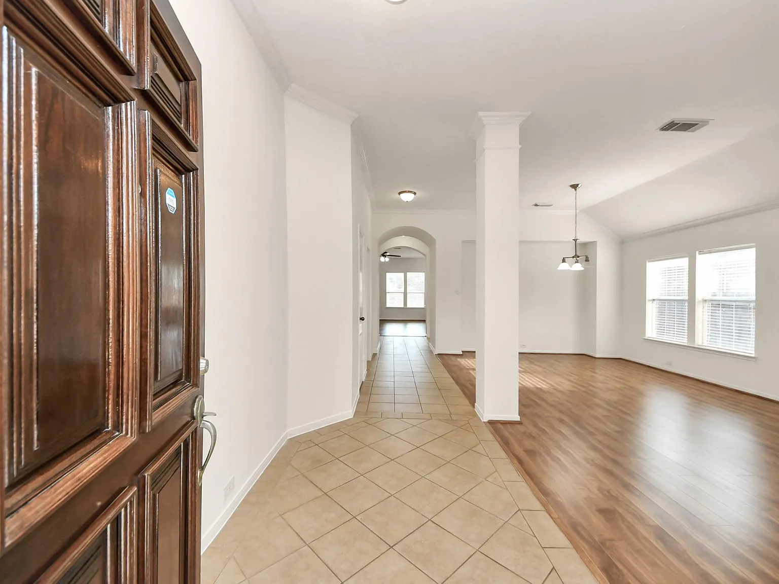 3 bed, 2.0 bath, 2097 sqft, $2,200 — Photo 3