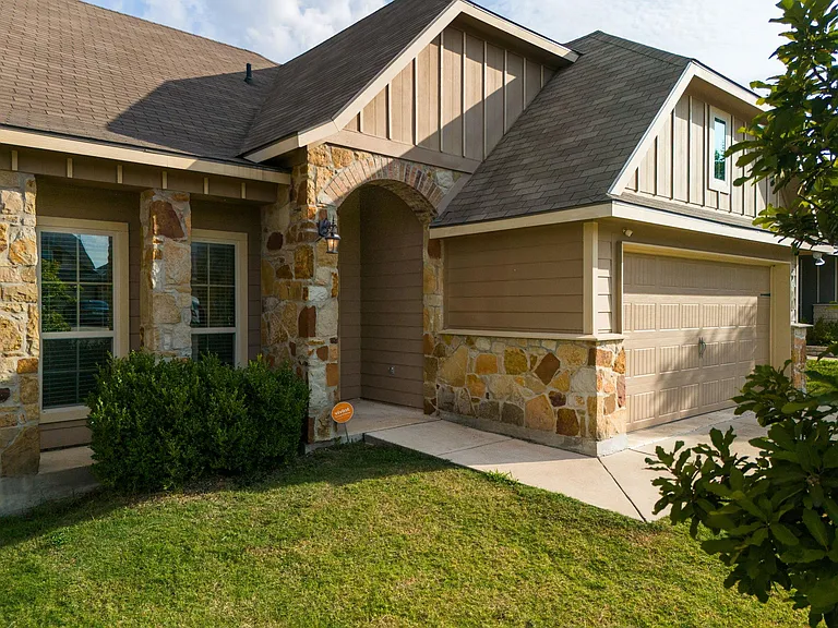 3310 Greyfriar Dr — Photo 2