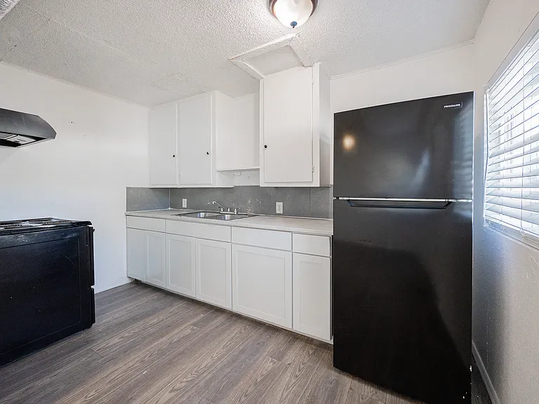 2537 E Willetta, Phoenix Az — Photo 6