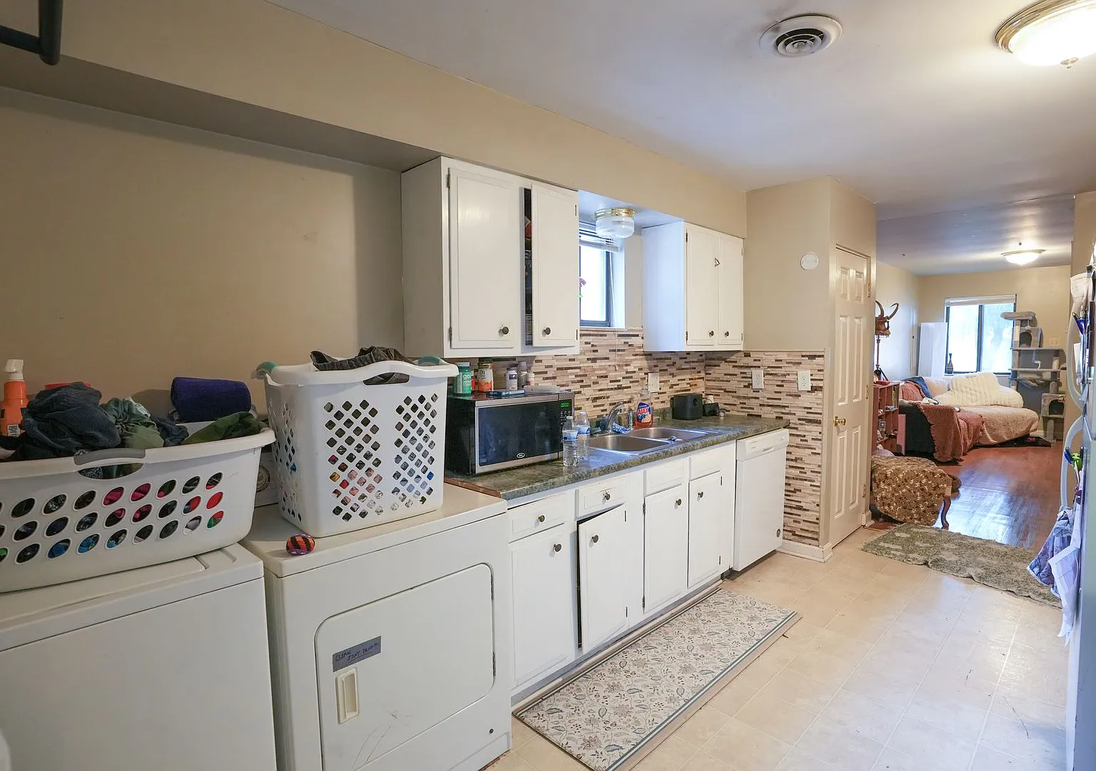 729 Golfview Drive | 2 Bedroom / 1 Bathroom Campus Rental — Photo 2