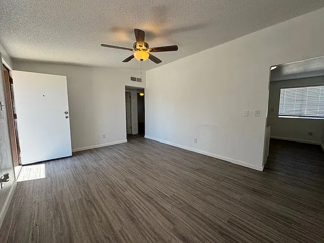 1605 E Crown — Photo 4