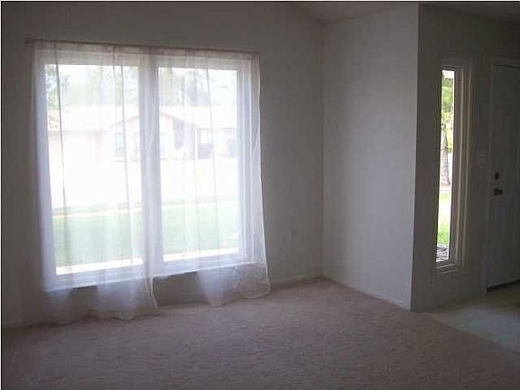 3rd image of 267 Echo Cir