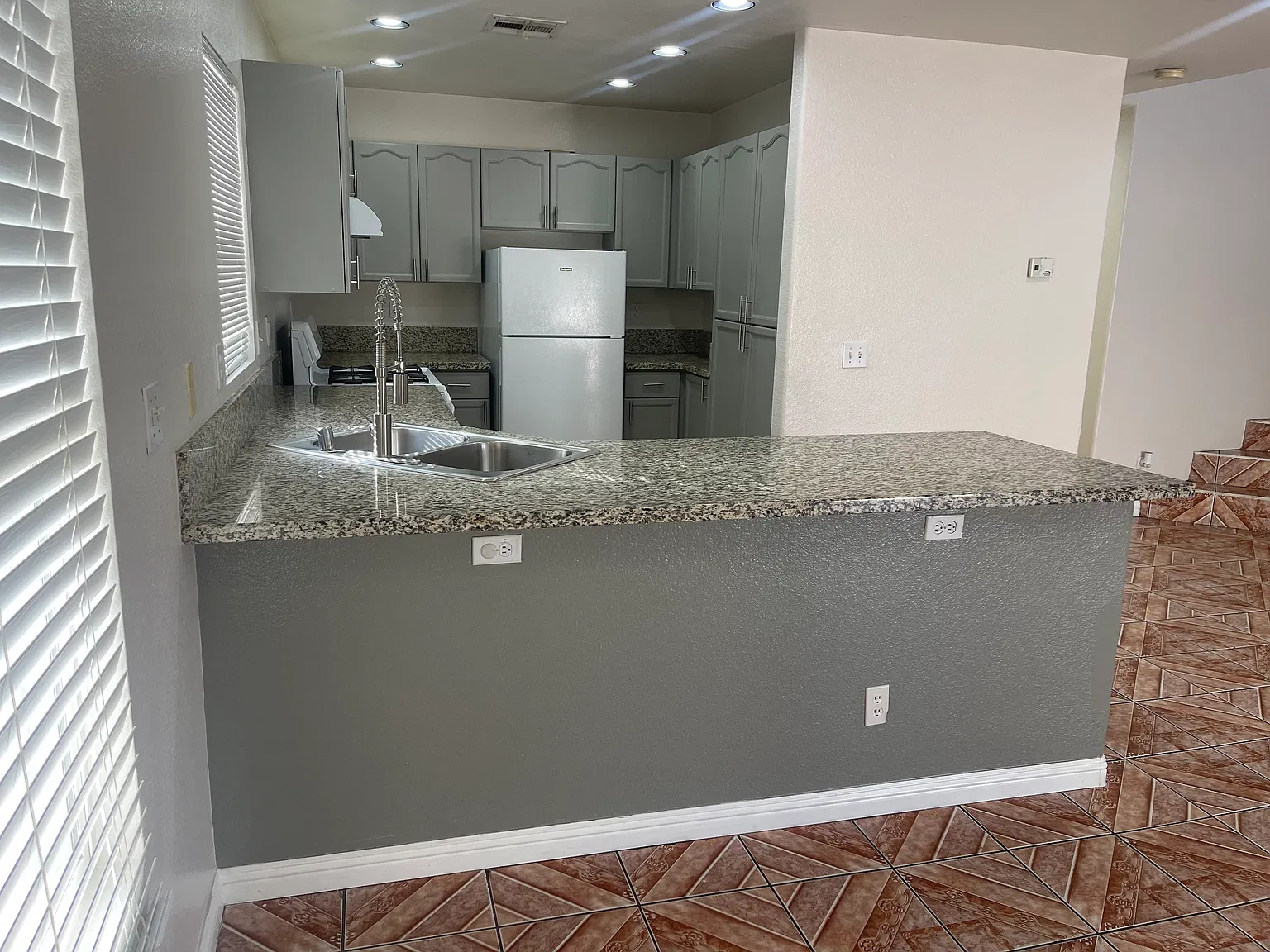 3 bed, 2.5 bath, $2,100 — Photo 3