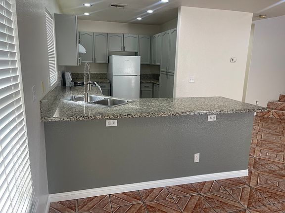 4th image of 8418 Clear Ave