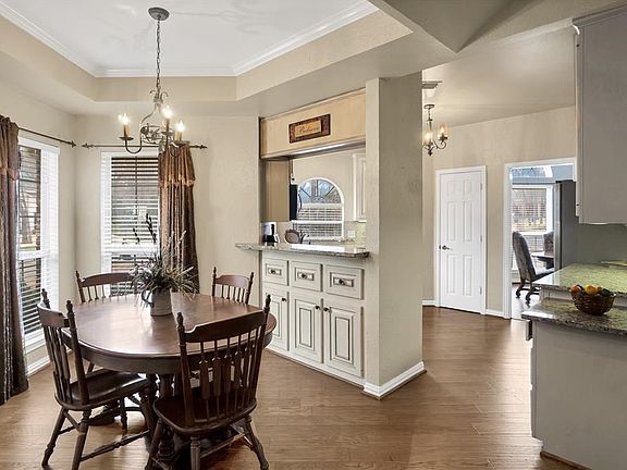 3rd image of 6408 Creekside Dr