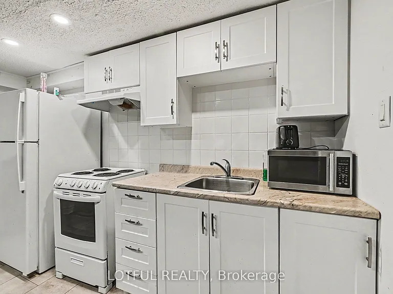 2427 Chasseur Ave #3 — Photo 9