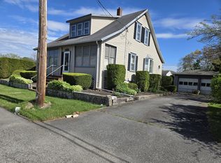 954 951st Gln, New Bedford, MA 02745