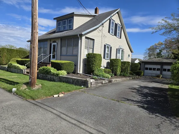 954 951st Gln, New Bedford, MA 02745