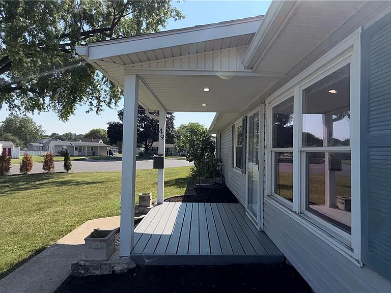 49 Seyfried Ave — Photo 32