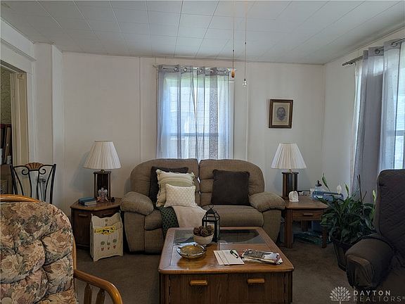 3rd image of 1815 Edwards Ave