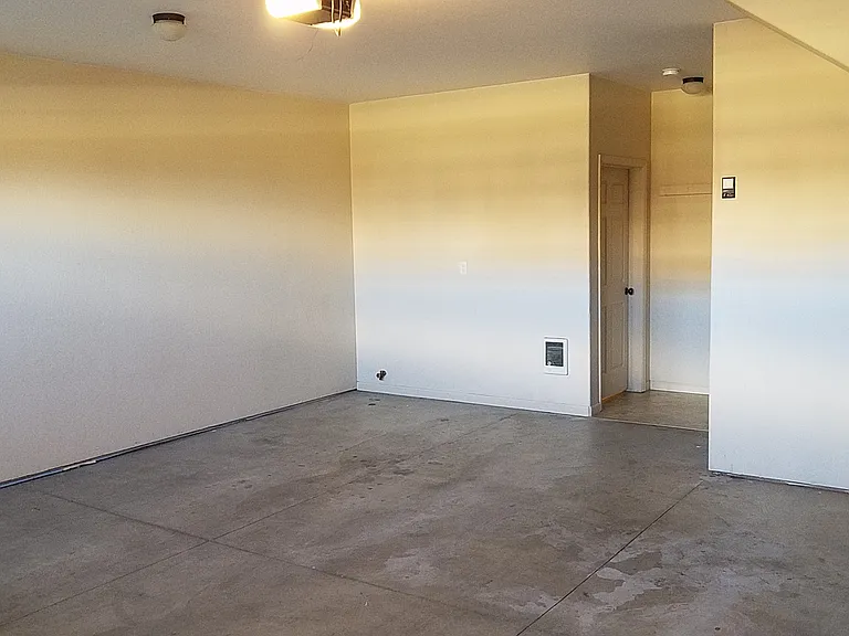 902 College Ave — Photo 2