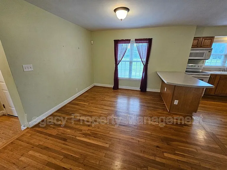 1425 Union Cross Rd — Photo 4