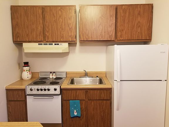 3rd image of 926 10th Ave W APT 04